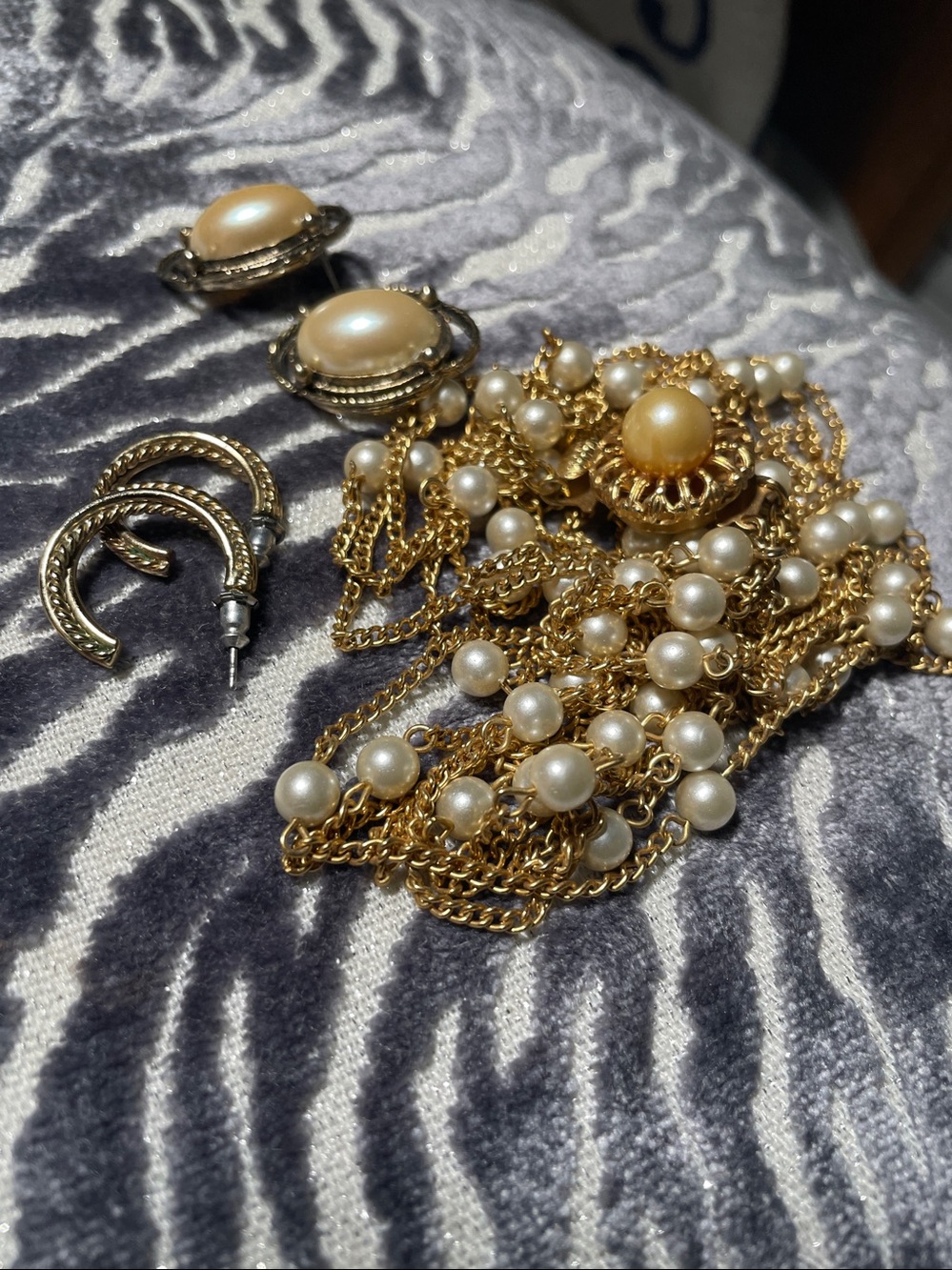 Mid-to-late 20thCenturyVintage Necklace  Two Earring Set.       #5 - Picture 9 of 9